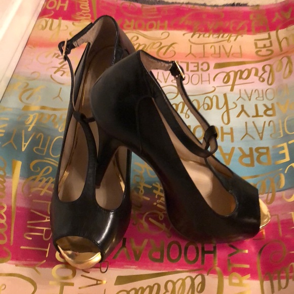 Shoes - Picture 5 of 5